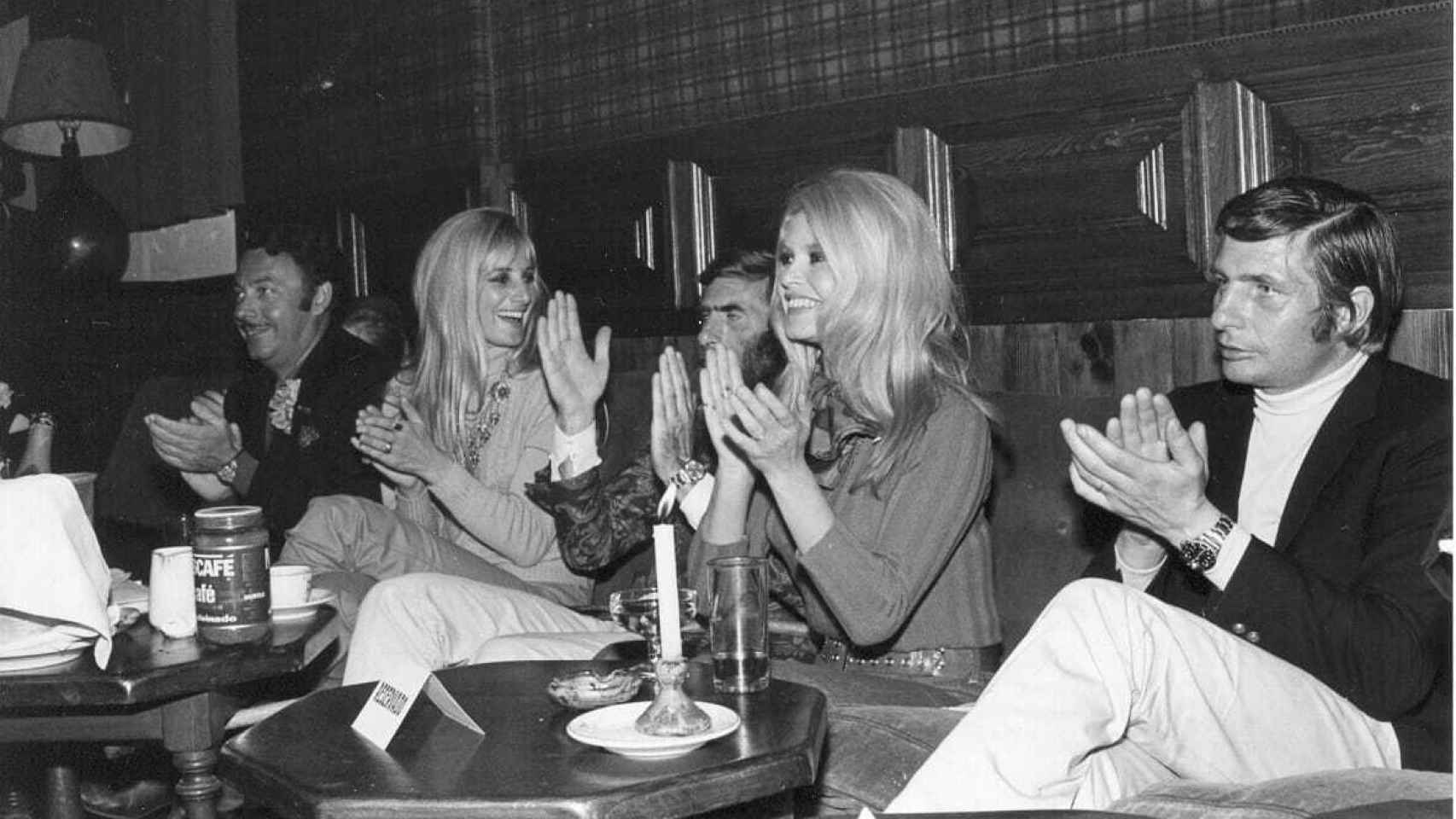 Brigitte Bardot y Günter Sachs en una fiesta en el Marbella Club.
