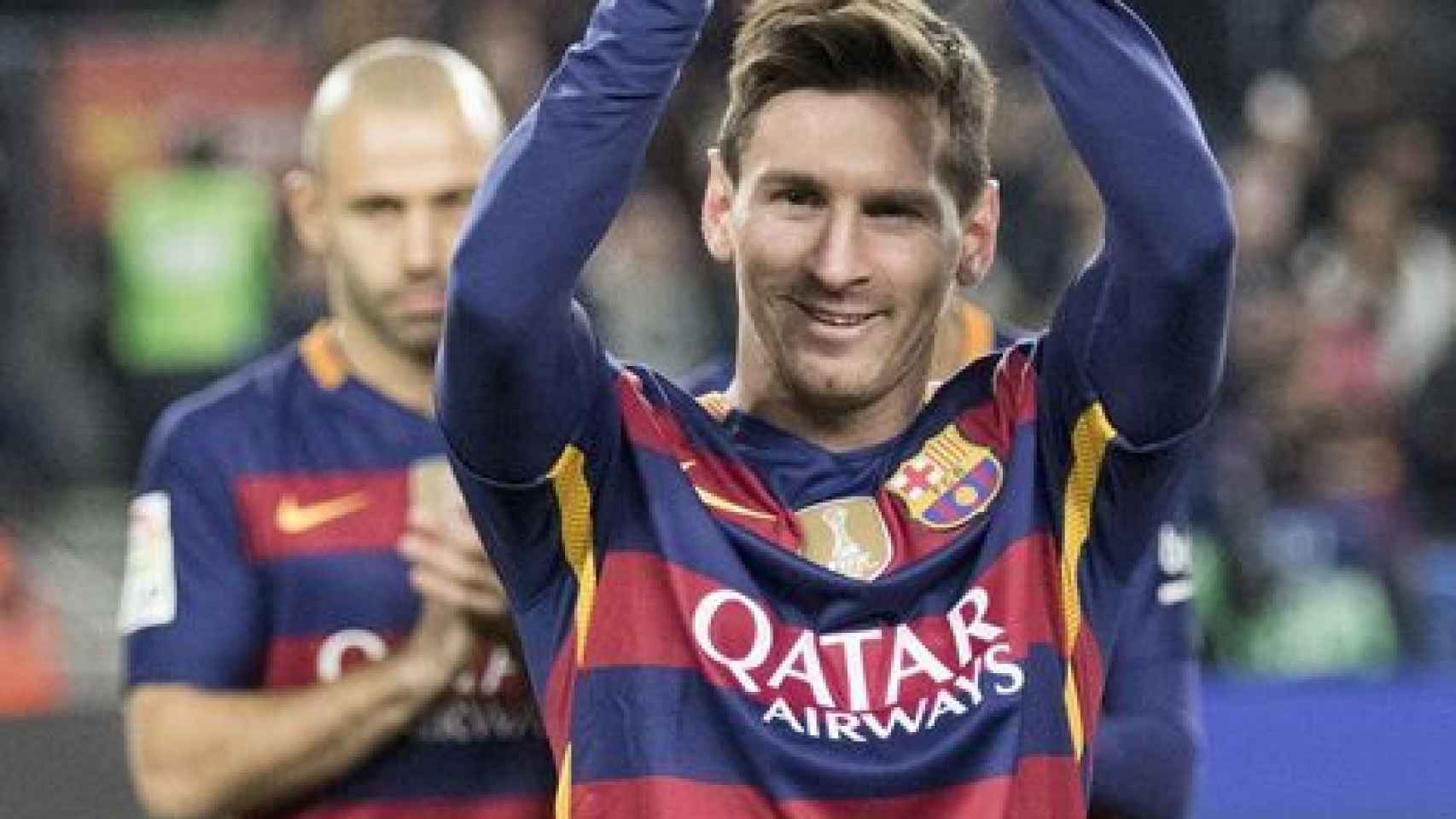Leo Messi brinda el Balón de Oro a la afición del Camp Nou