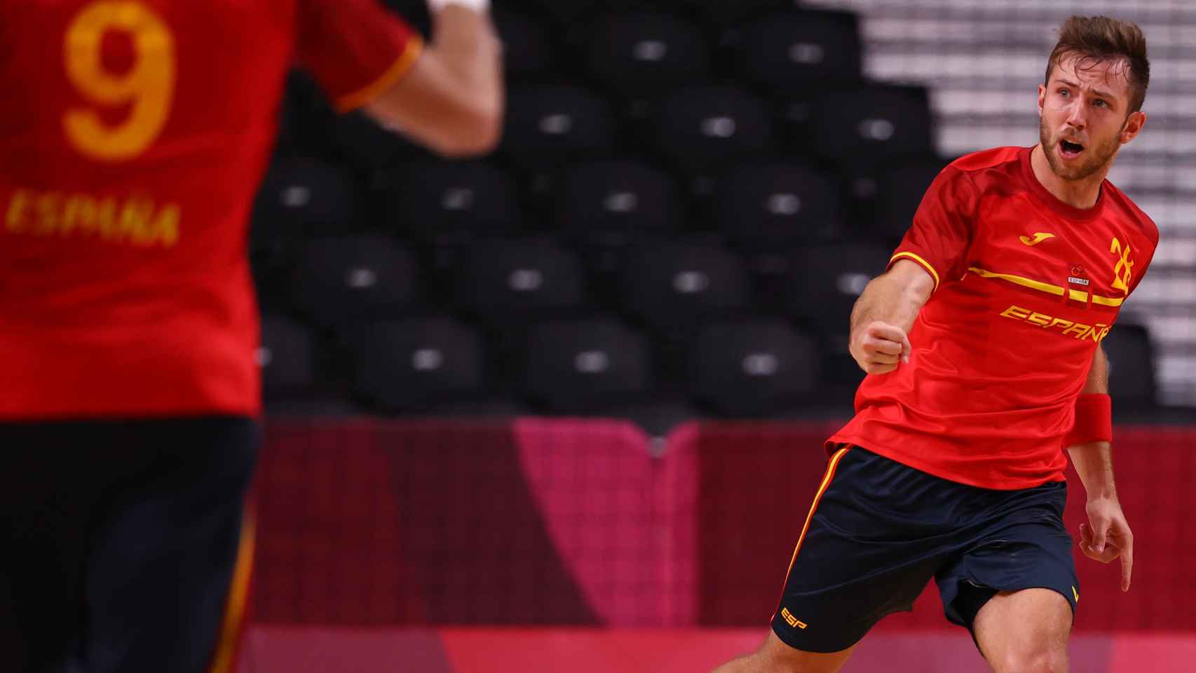 Aleix Gomez celebrando un gol con España en la pelea por el bronce de balonmano
