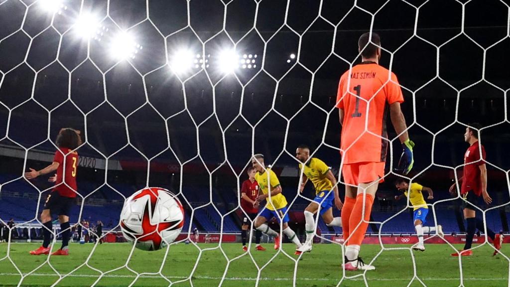 Matheus Cunha adelanta a Brasil al borde del descanso