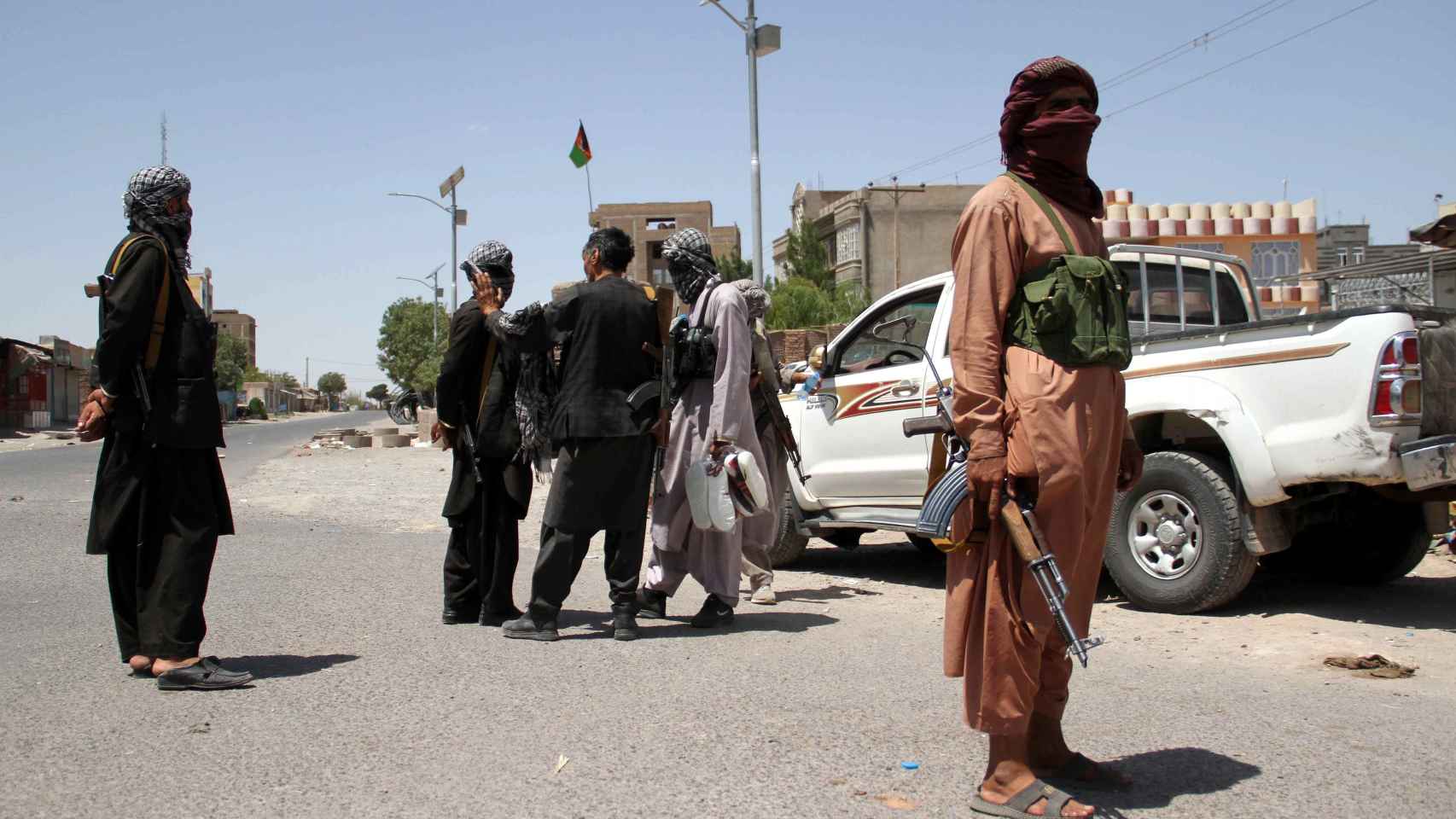 Una milicia tras el combate contra los talibanes en Herat.