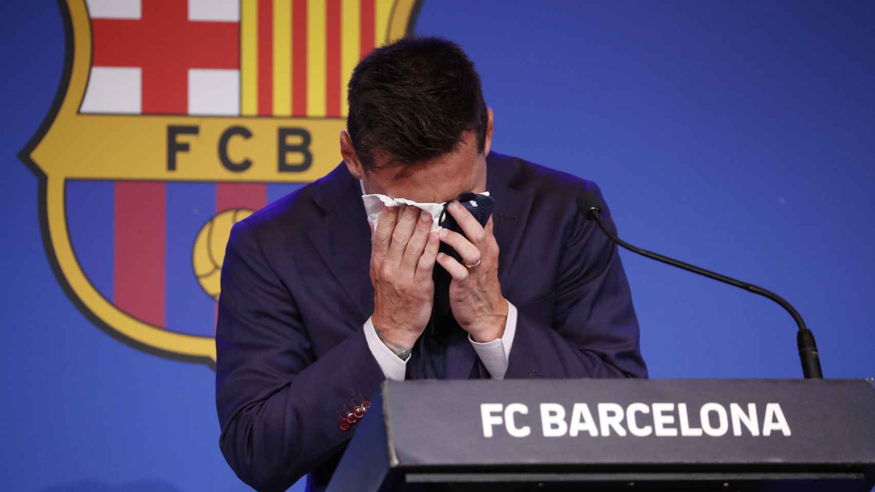 Leo Messi llorando durante su despedida del Barça
