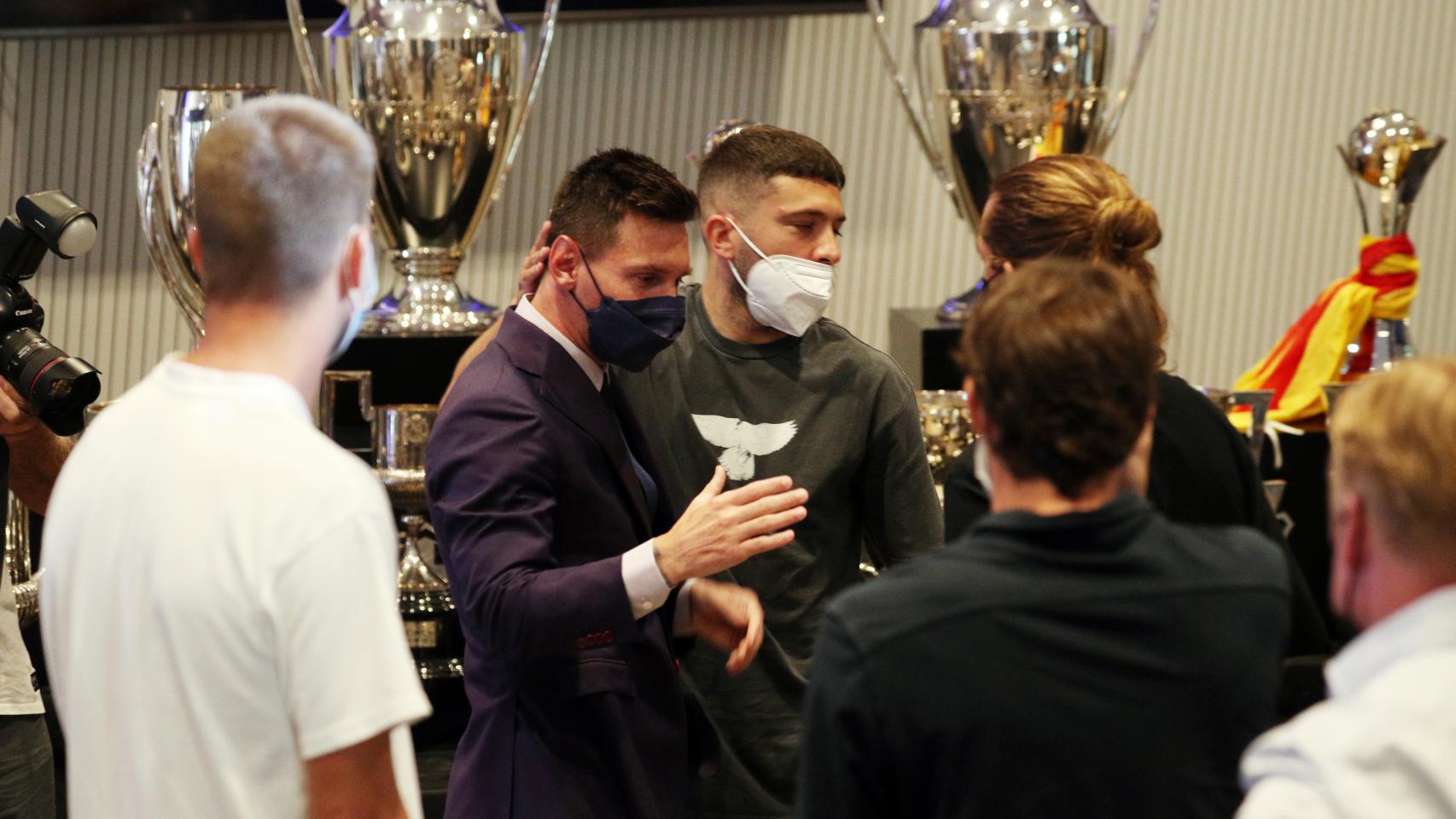 Leo Messi, despidiéndose de Jordi Alba