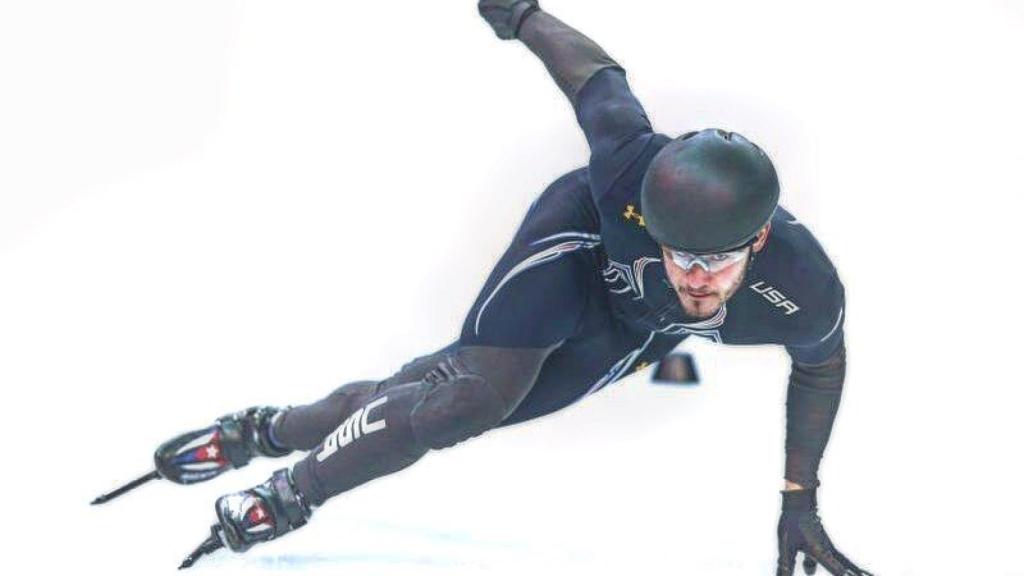 Eddy Álvarez en una competición de patinaje