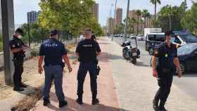 Varios policías de España, Italia y Francia  en un control en la ciudad de Benidorm.