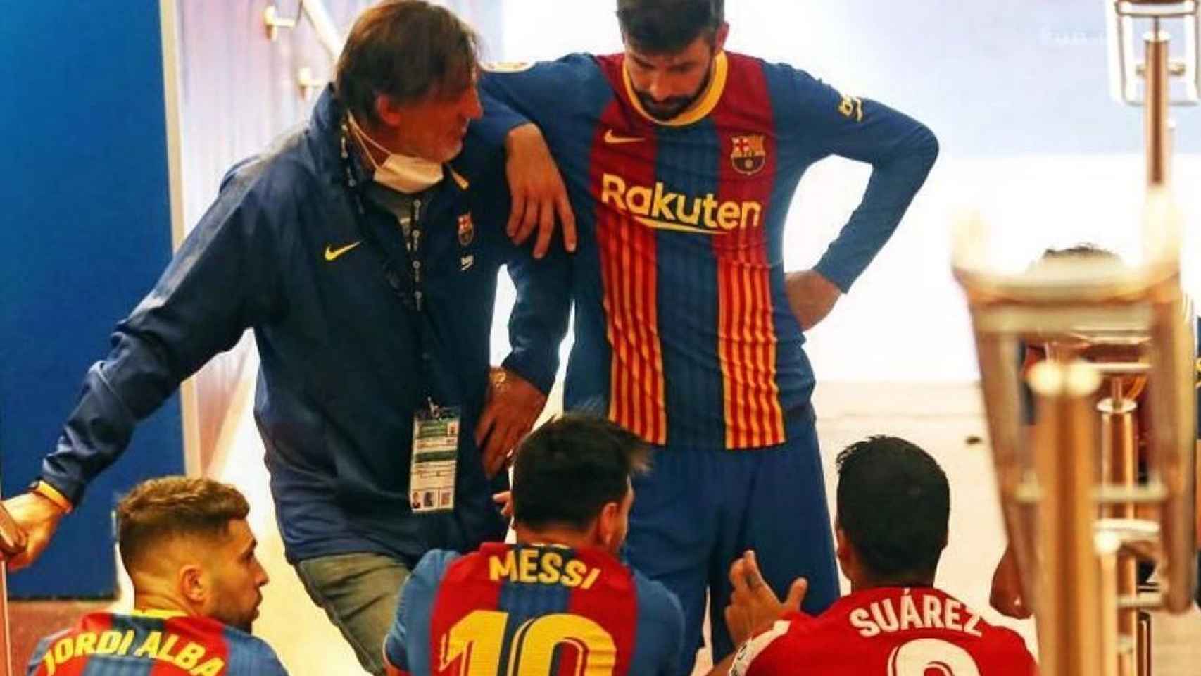 Pepe Costa junto a Piqué, Messi, Jordi Alba y Luis Suárez