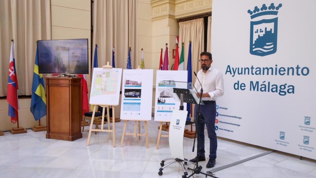 El concejal de Vivienda, Francisco Pomares, en la presentación de los proyectos de VPO.