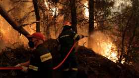 Imagen de un incendio en Grecia este lunes.