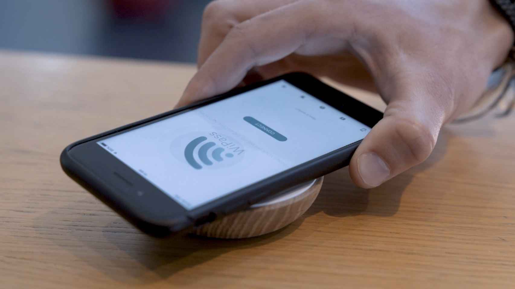 La tecnología de Wipass facilitar obtener wifi sin contraseñas con sólo acercar el móvil al dispositivo.