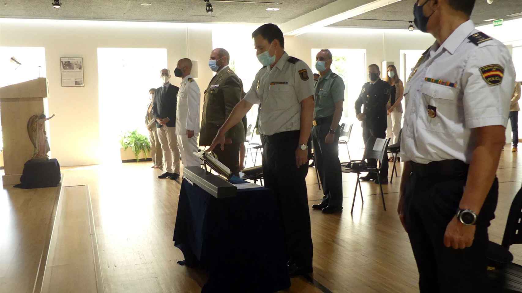 Acto de toma de posesión del nuevo comisarío jefe de la Comisaría de Policia Nacional de Vigo-Redendela, Juan José Diaz Jimenez.