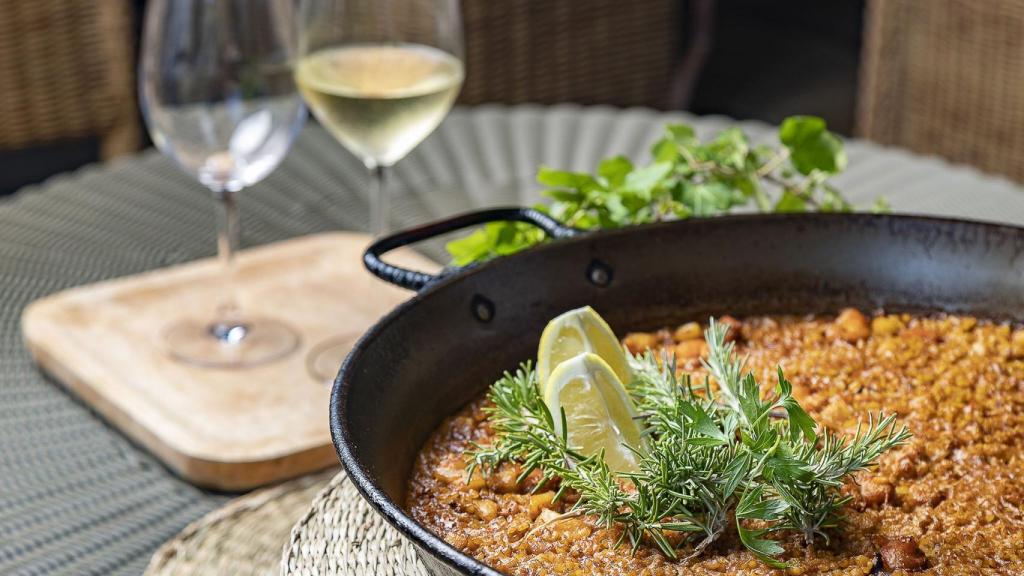 Es tiempo de arroz y vino.