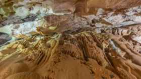 Estas son las imágenes difundidas en redes sociales animando a proteger la cueva de La Araña