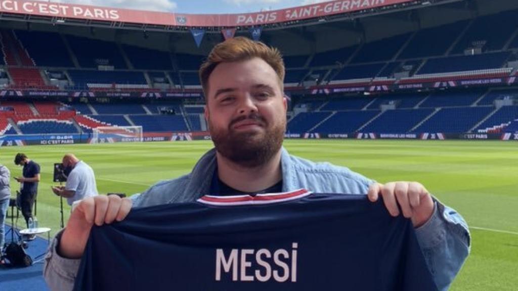 Ibai antes de la presentación de Messi en el estadio del PSG.