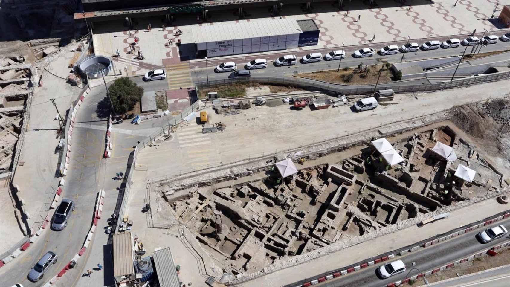 Imagen aérea de la excavación arqueológica realizada en la Avenida de Andalucía.