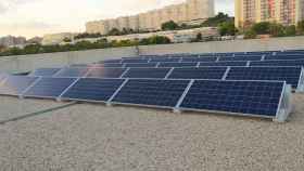 Paneles solares ya instalados por el Ayuntamiento de Alicante en centros educativos.
