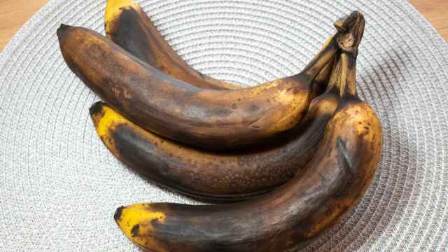 Unos plátanos muy maduros.