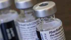 La FDA ha autorizado el uso de las vacunas de Pfizer y Moderna.