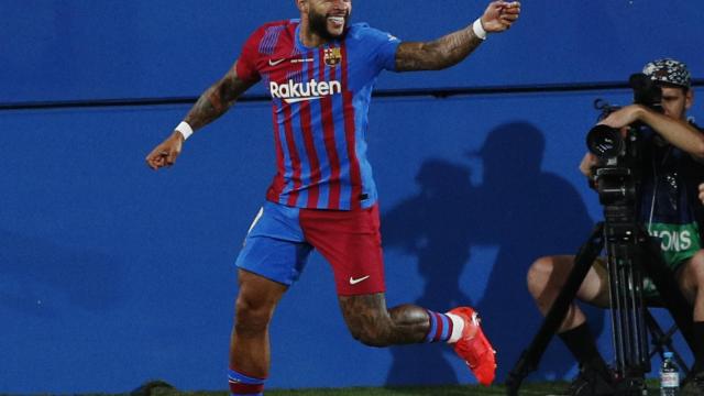 Memphis Depay celebra un gol con el FC Barcelona