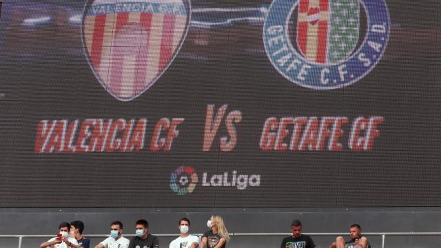 Público en Mestalla antes del Valencia - Levante