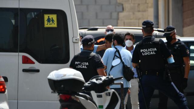 Inicio de la repatriación de menores este viernes en Ceuta, en el polideportivo Santa Amelia.