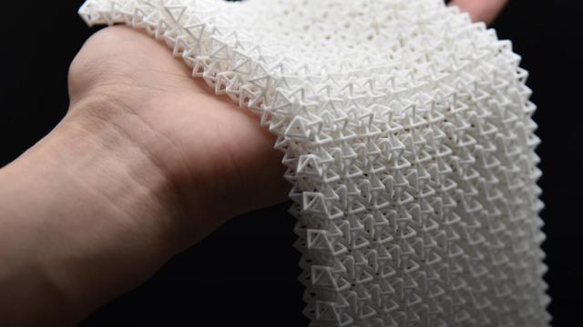 Crean el tejido para los trajes de los superhéroes, capaz de volverse flexible o rígido a voluntad