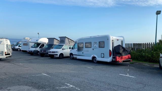 Imagen de archivo de autocaravanas y furgonetas en el Aquarium.