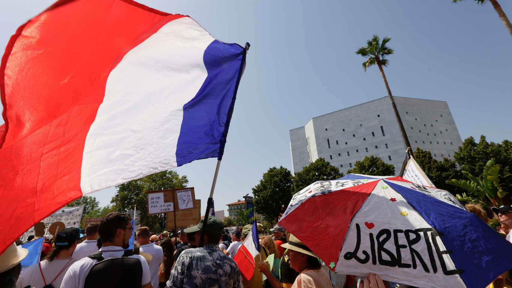 Manifestantes en Niza, Francia.