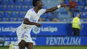 Vinicius celebra su gol al Alavés