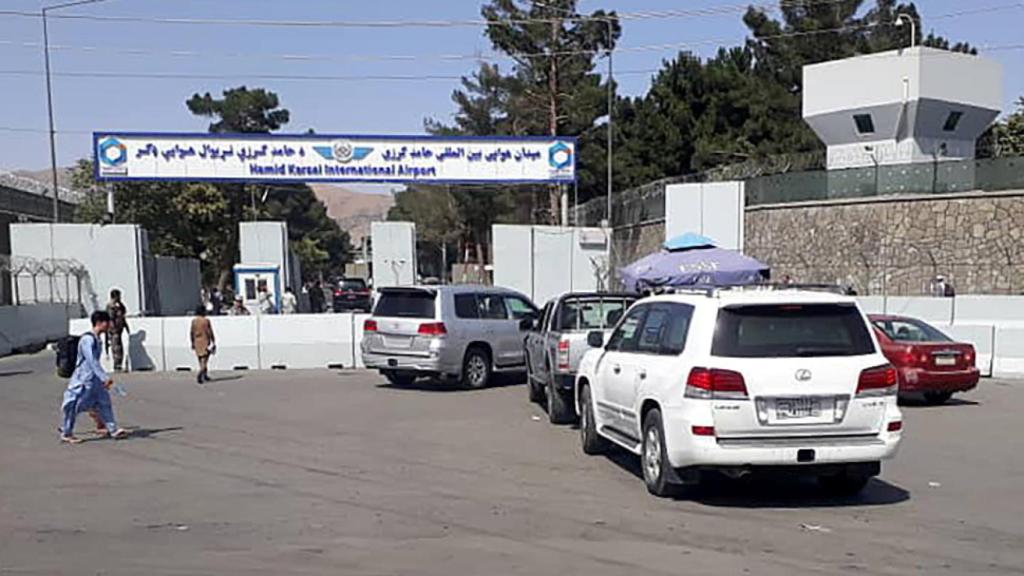 La entrada del aeropuerto internacional de Kabul.