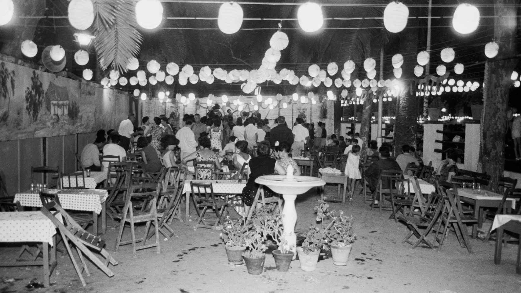 Caseta de la Feria de Málaga en 1963, cuando se celebraba en el Paseo del Parque.