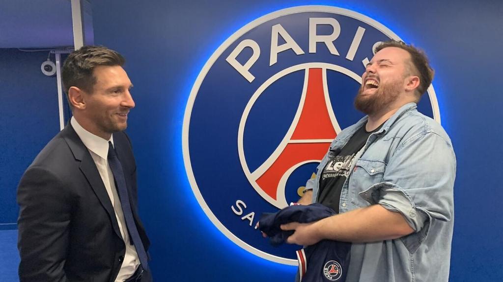 Ibai Llanos, durante su encuentro en París con Messi.