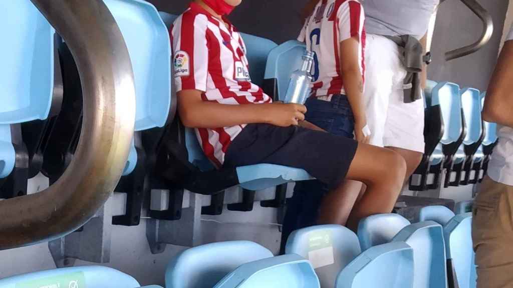 Camisetas del Atlético de Madrid en Balaídos.