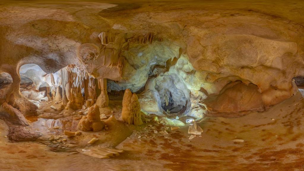 La sala principal de la cueva hallada en La Araña, en 360º
