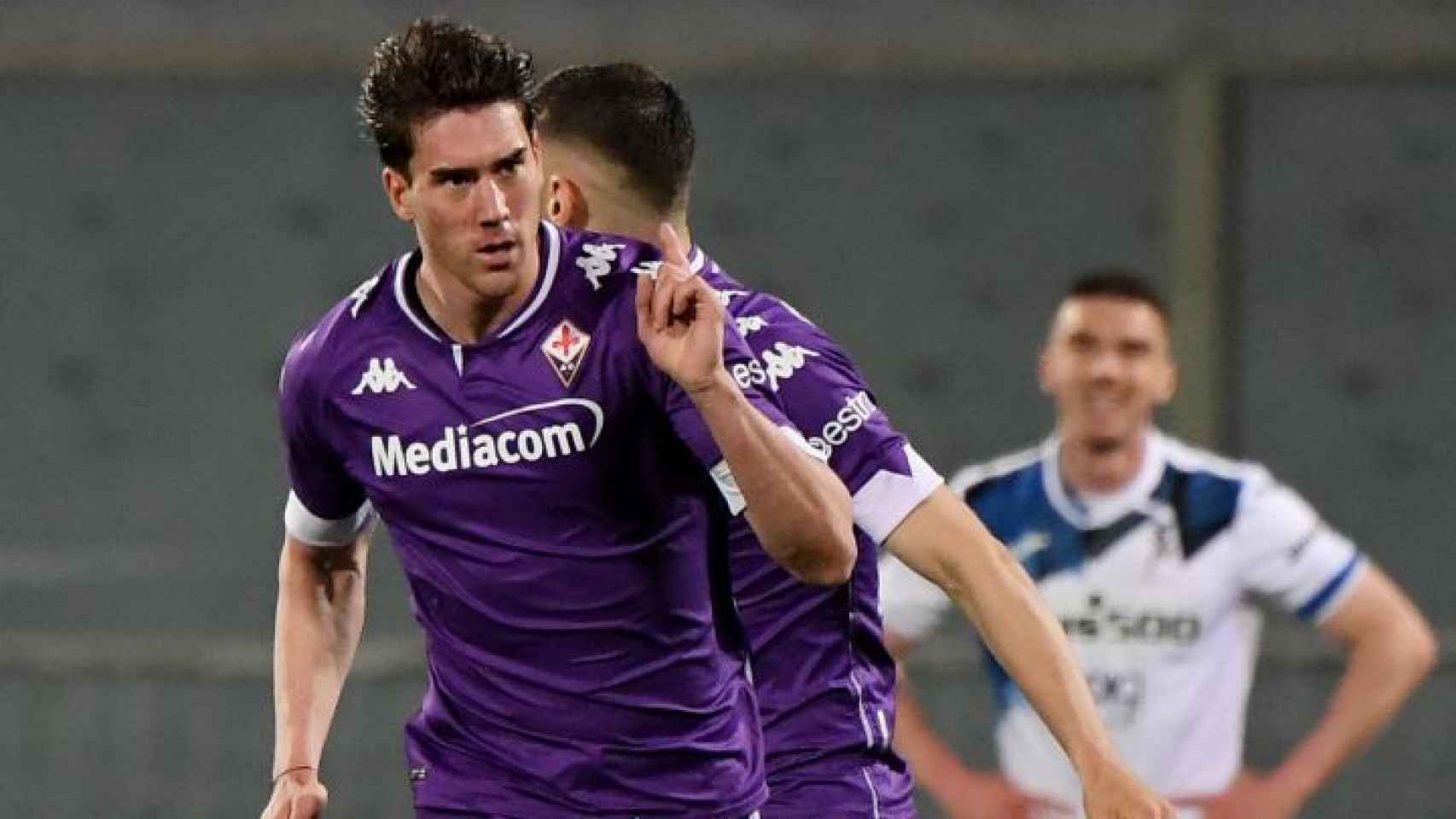 Vlahovic celebra un gol con la Fiorentina