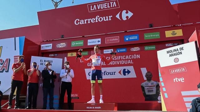 La Vuelta llega a Molina de Aragón (Guadalajara) con García-Page en la meta