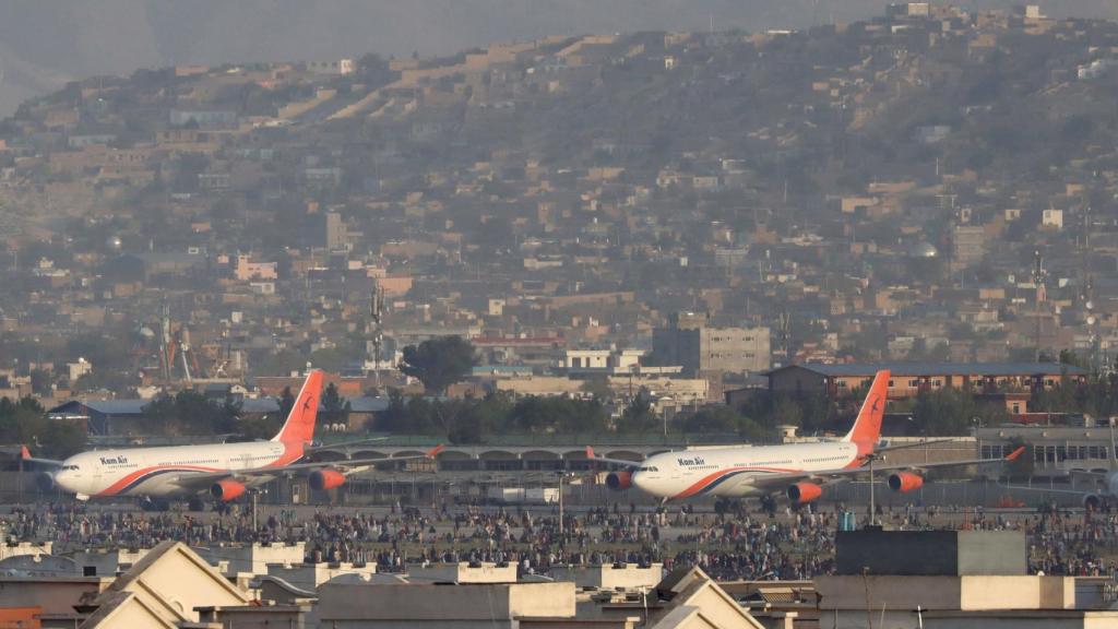 Situación del aeropuerto Hamid Karzai tras la toma de Kabul por parte de los talibanes.