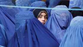 Una niña con el rostro descubierto en Jalalabad.