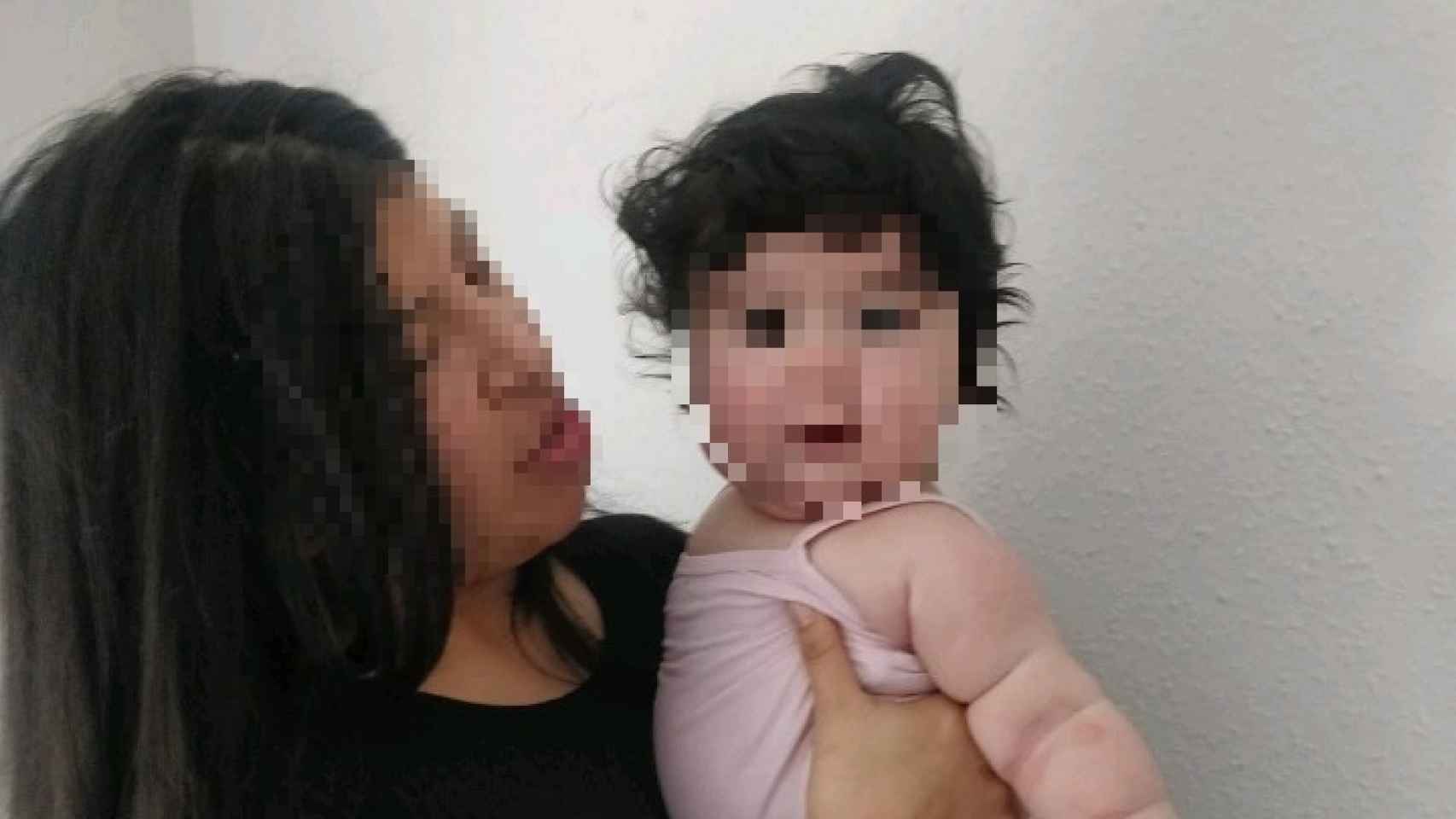 Esmeralda aún no tiene dos años y su familia argentina la reclama