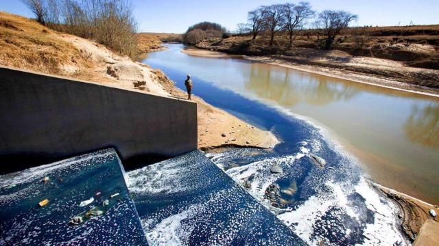 Vertido en el río Caledon, en el sudeste de África.