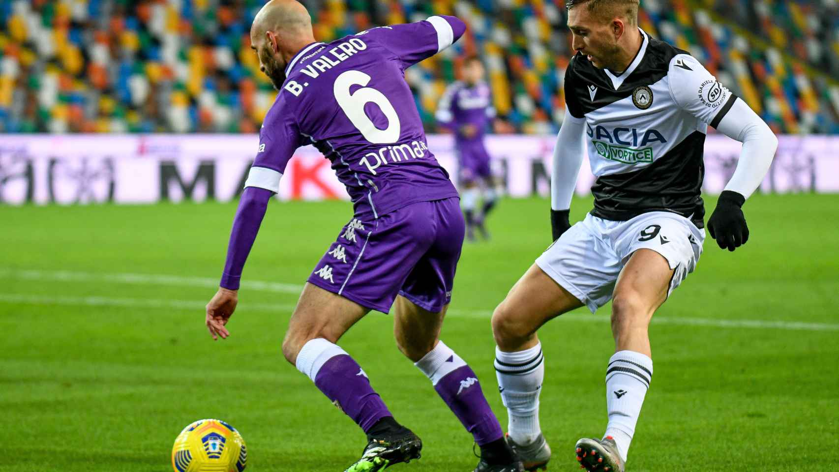 Borja Valero en un partido contra el Udinese