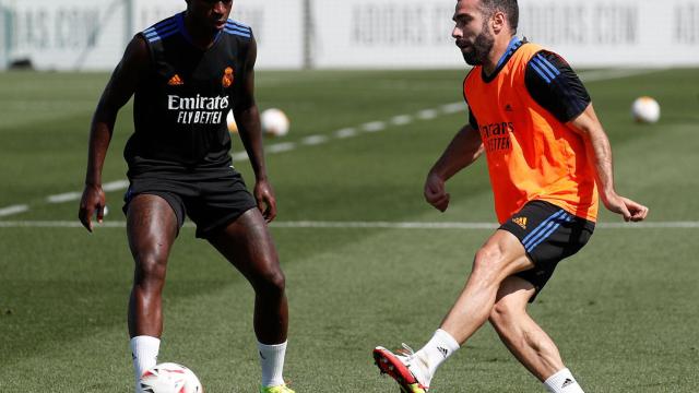 Carvajal realizando un pase