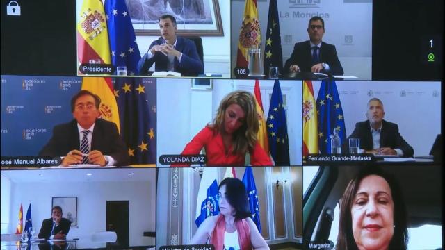 Pedro Sánchez y Félix Bolaños, al frente de la reunión interministerial para afrontar la evacuación española de Afganistán.