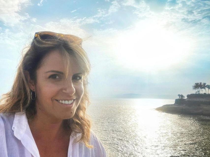 PIlar García Muñiz disfrutando de un atardecer en Tenerife.