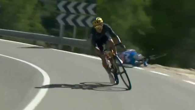 La durísima caída de Alejandro Valverde que le obliga a retirarse de La Vuelta en la séptima etapa