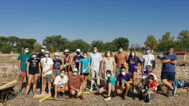 Jóvenes de toda España limpian en Toledo el entorno y el acceso de Vega Baja