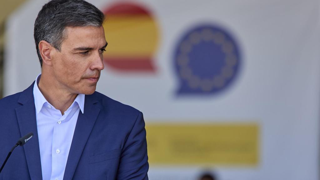 El presidente del Gobierno, Pedro Sánchez, en la base aérea de Torrejón de Ardoz.