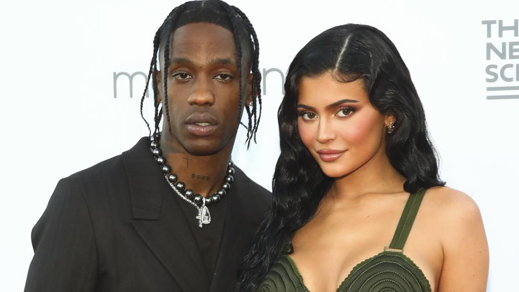 Kylie Jenner junto al rapero Travis Scott.