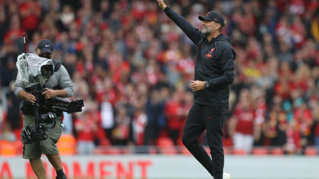 Klopp saludando a la afición del Liverpool