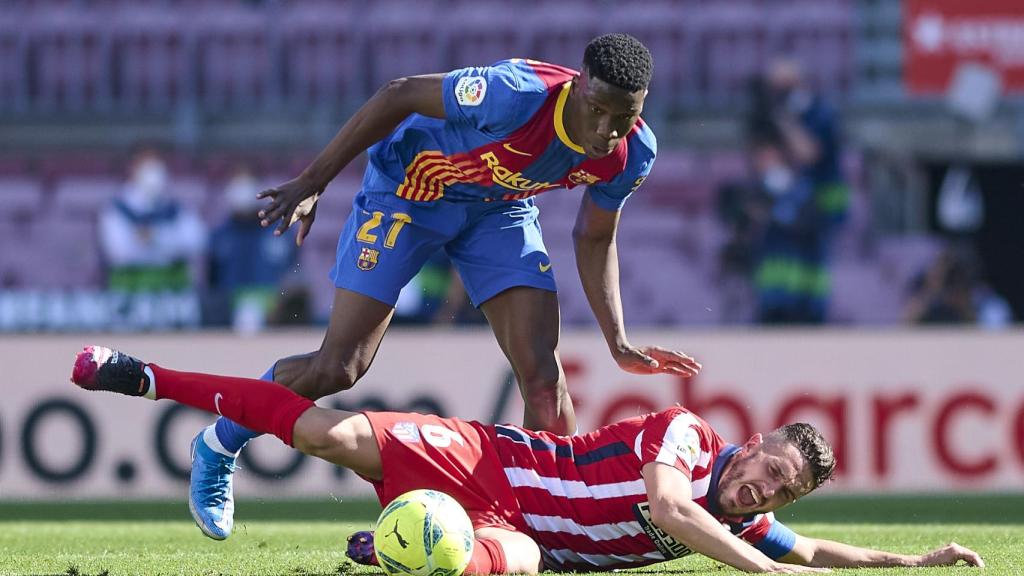 Ilaix Moriba en un partido contra el Atlético de Madrid