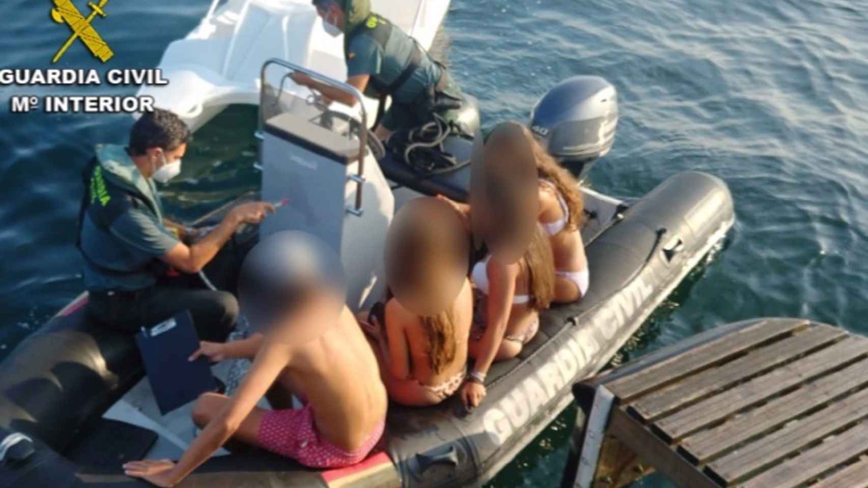 Rescatados cuatro menores en un hidropedal que se había alejado de la playa en Sanxenxo